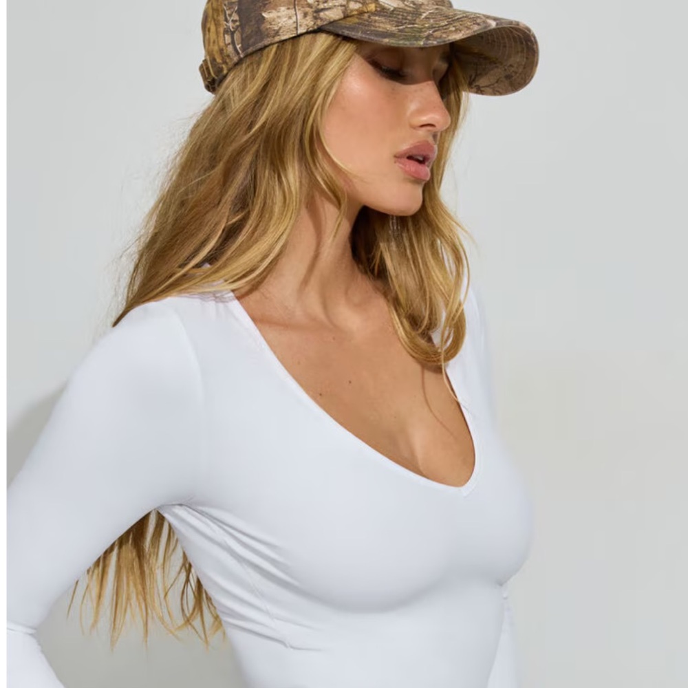 Women's White V-Neck Top - XL (fits like L/XL)